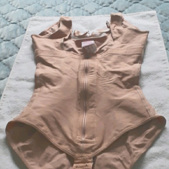 Shapewear - Picture 2 of 7